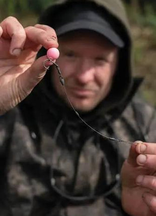 Nash claw size 4 micro barb by Billing Tackle