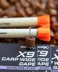 Matrix X9 Carp Wide Gape Barbless - Eyed by Billing Tackle